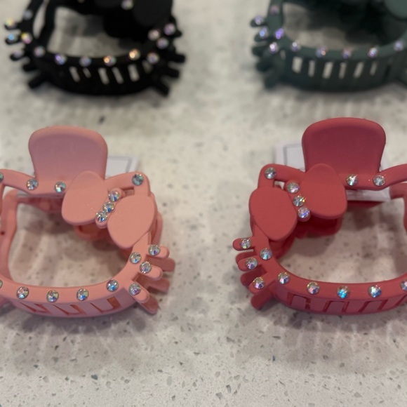 Hello kitty Clips with Rhinestones - Picture 1 of 8